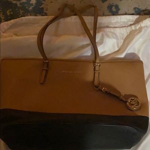 Michael Kors Classic Shoulder Bag
